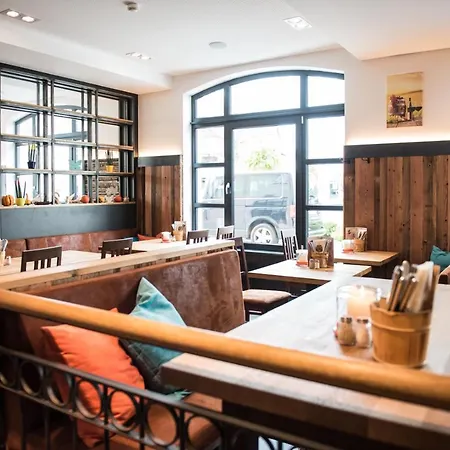 فندق 4 Sterne & Restaurant Haunstetter Hof 4*