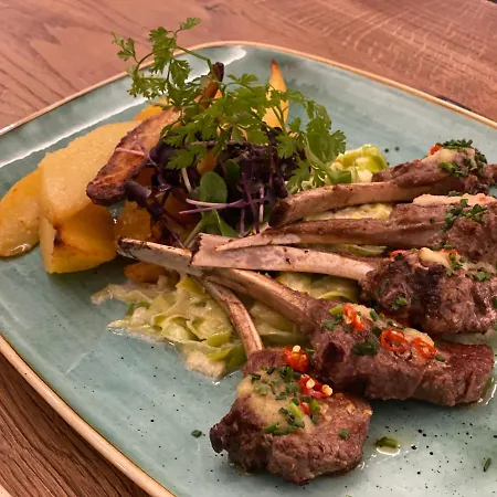 4 Sterne & Restaurant Haunstetter Hof فندق اوغسبورغ
