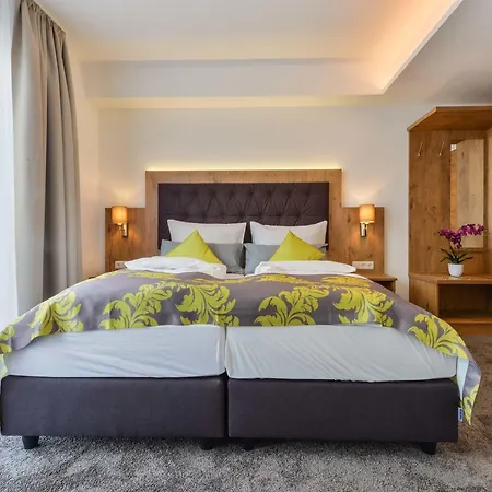 4 Sterne & Restaurant Haunstetter Hof فندق 4*