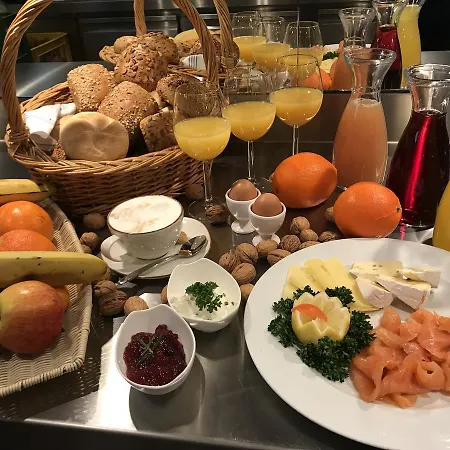 4 Sterne & Restaurant Haunstetter Hof فندق