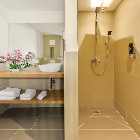 فندق 4 Sterne & Restaurant Haunstetter Hof 4*
